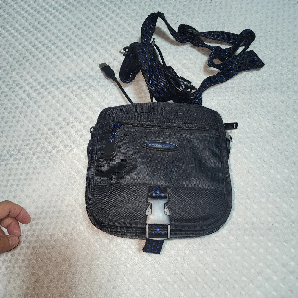 SAMSONITE EUC SMALL TRAVEL BAG CROSSBODY WITH CHARGER
